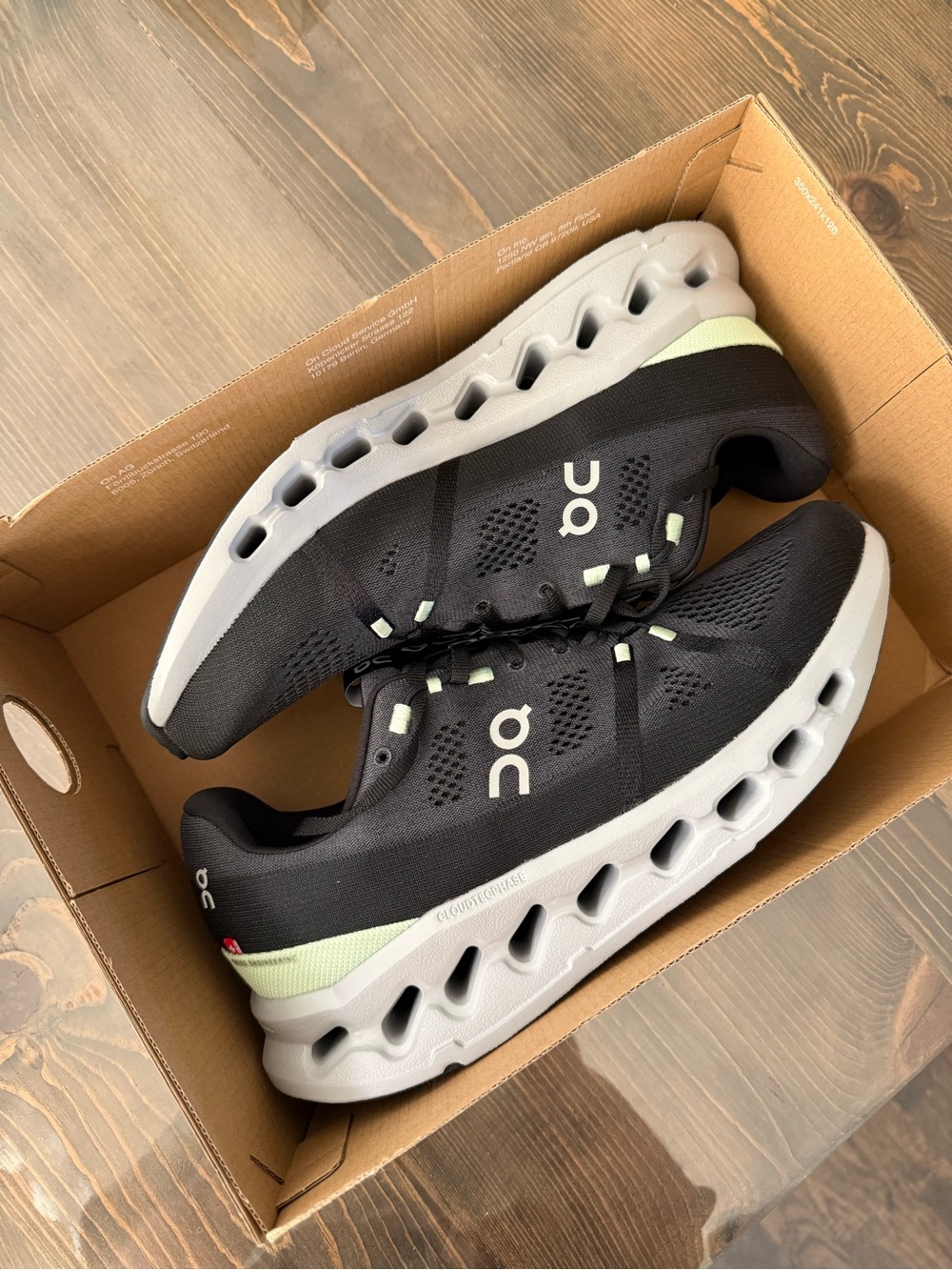 NIB On Cloud Cloudsurfer Men's Running Shoes in Black 11.5